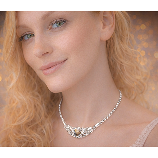 Hõbedast filigraan kaelakee.png