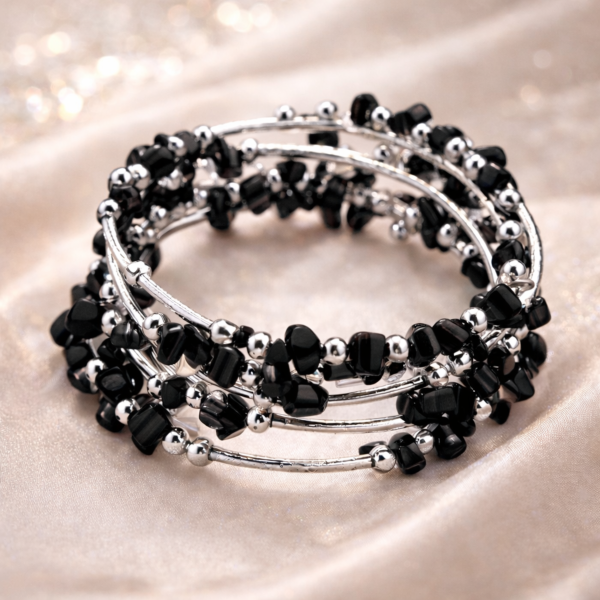 Must Turmaliin käevõru.png