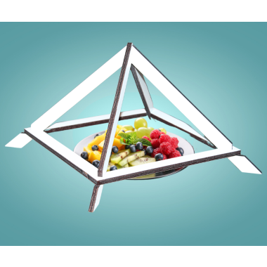 Püramiid koos toiduga rohekas-sinisel taustal.png