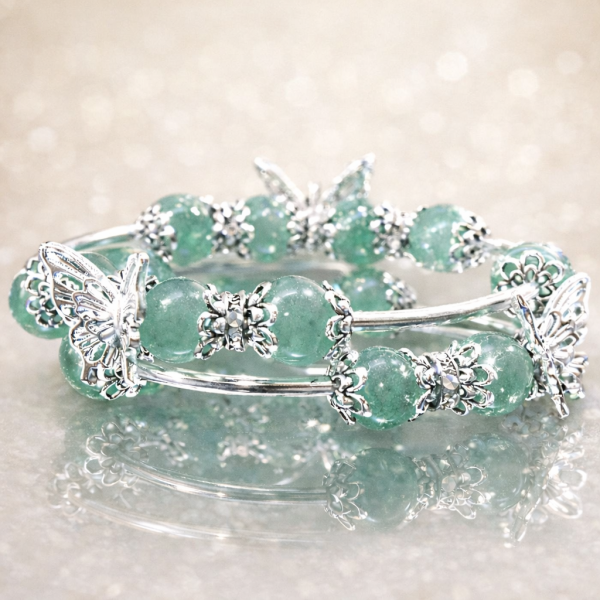 Roheline aventuriin ja hõbedased liblikad.png