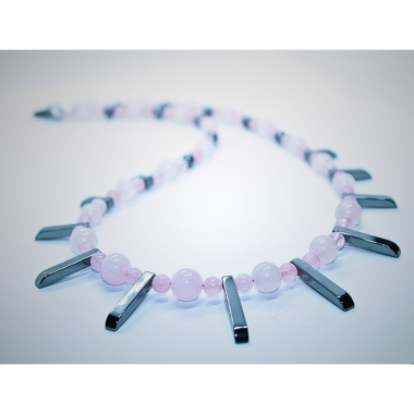 Roosa Kvarts  Hematiit kaelakee (1).png