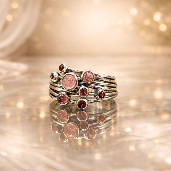 Roosa Turmaliin hõbesõrmus.png