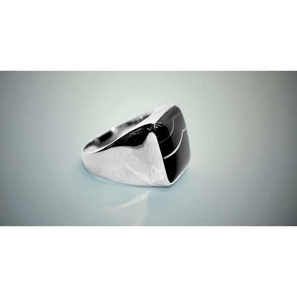 Must Ahhaat  hõbesõrmus  925 (3).png