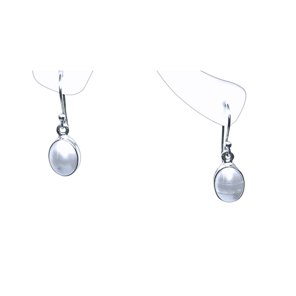 Pärl ovaal kõrvarõngad 925 (1).png