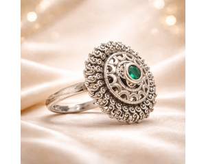 Roheline Oonüks hõbesõrmus 925; 6,2g