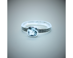 Sinine Topaas hõbesõrmus 925; 3,4g; s: 19