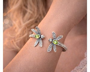 Oliviin käevõru "Kiilid"; Hõbe 925; 14,5g