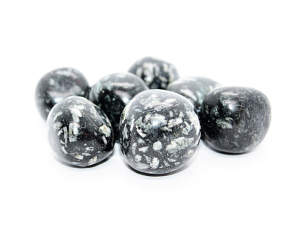 Krüsanteemkivi lihvitud