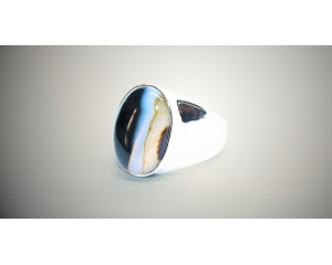 Must Ahhaat hõbesõrmus; 17,0g